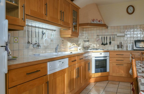 Chateauneuf Apartment | Apartment "Gîte Yveco" with Mountain View, Balcony and Wi-Fi