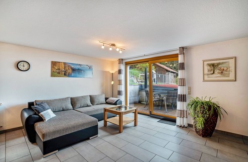 Lauf Apartment | Apartment 'Graf' with Shared Garden, Balcony and Wi-Fi