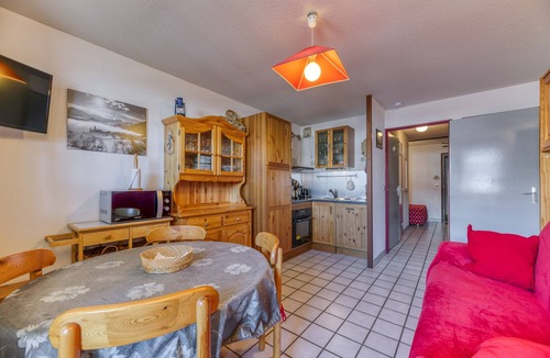 Villard-Reculas Apartment | Apartment 'Granges 8 - Bel Appt 4p Au Pied Des' with Mountain View and Balcony