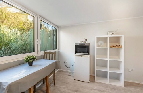 Friedrichsdorf Apartment | Apartment 'Green Wonder' with Shared Terrace, Private Garden and Wi-Fi