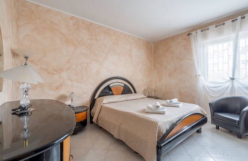 Monopoli Apartment | Apartment 'Green House' with Private Terrace, Wi-Fi and Air Conditioning