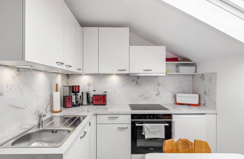Ebersberg District Apartment | Apartment "Hanni" with Shared Garden, Balcony, and Wi-Fi