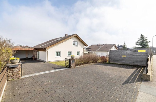 Ebersberg District Apartment | Apartment "Hanni" with Shared Garden, Balcony, and Wi-Fi