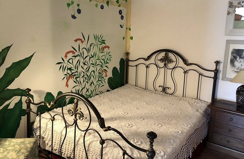 Castagneto Carducci Apartment | Apartment house on the edge of the medieval Castagneto Carducci studio Felice