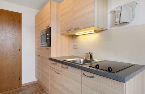 Berg/Monte Apartment | Apartment 'Harmony Apt 2' with Mountain View, Shared Garden and Wi-Fi