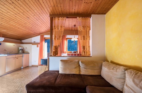 Racines Apartment | Apartment "Heiserhof - Birke" with Mountain View, Balcony & Wi-Fi