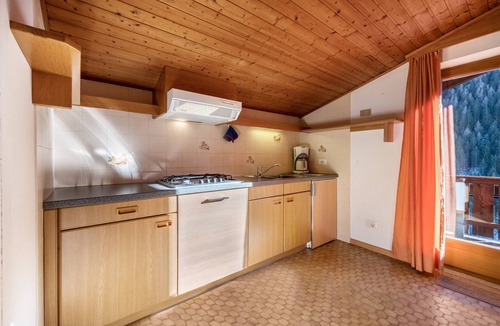 Racines Apartment | Apartment "Heiserhof - Birke" with Mountain View, Balcony & Wi-Fi