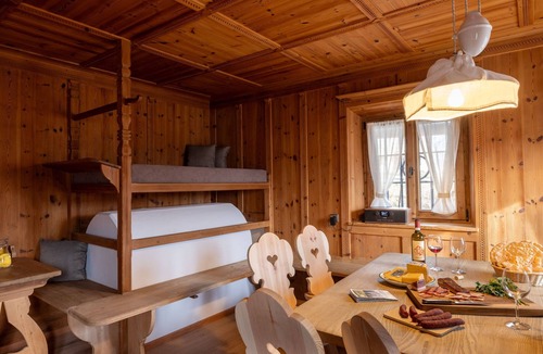 Renon Ski Chalet | Apartment 'Hofer Hitt 1' with Mountain View, Private Terrace and Wi-Fi