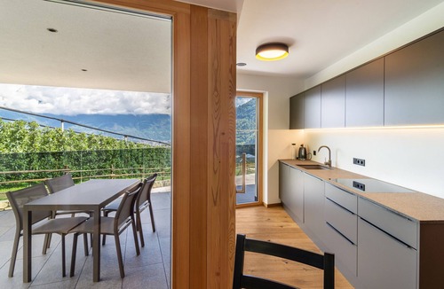 Lagundo Apartment | Apartment Hofer Hof MUT with Mountain View, Wi-Fi & Terrace