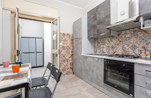 Aci Castello Apartment | Apartment 'Holiday Home Castello' with Sea View, Wi-Fi and Air Conditioning
