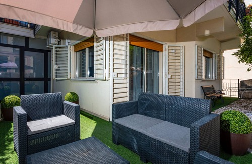 Aci Castello Apartment | Apartment 'Holiday Home Castello' with Sea View, Wi-Fi and Air Conditioning
