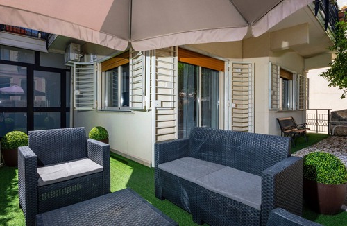 Aci Castello Apartment | Apartment 'Holiday Home Castello' with Sea View, Wi-Fi and Air Conditioning