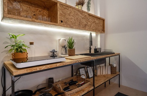 Bari City Centre Apartment | Apartment 'Home Putignani 181' with Private Terrace, Wi-Fi and Air Conditioning
