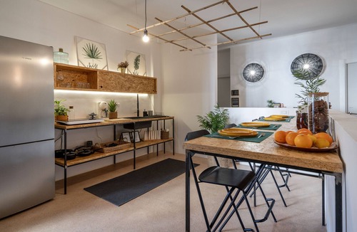Bari City Centre Apartment | Apartment 'Home Putignani 181' with Private Terrace, Wi-Fi and Air Conditioning