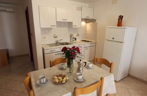 Sveti Vid-Miholjice Apartment | Apartment with shared pool