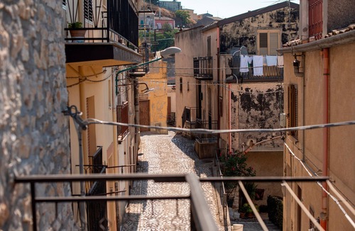 Prizzi Apartment | Apartment 'Il Baglio Antico' with Mountain View, Terrace & Wi-Fi