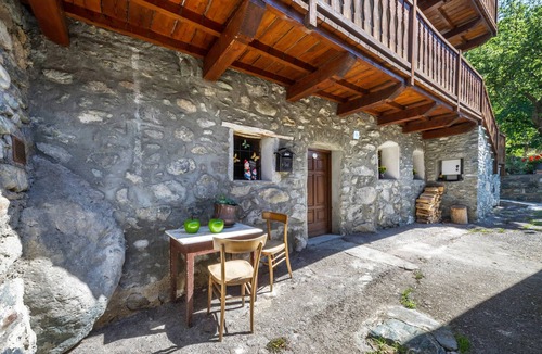 Chatillon Apartment | Apartment 'Il Nido Di Letizia' with Mountain View, Private Garden and Balcony