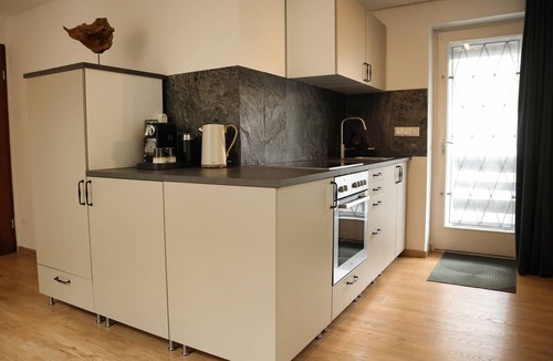 Munchen District Apartment | Apartment 'Im Münchner-süden' with Private Terrace, Private Garden and Wi-Fi