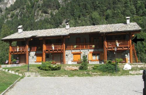 Antey-Saint-Andre Apartment | Apartment in Antey-Saint-André near Ski Area