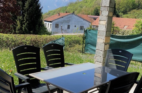 Pallud Apartment | Apartment in architect-designed house - Private garden