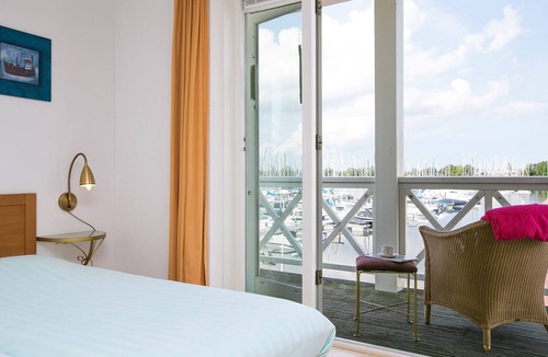 Hellevoetsluis Apartment | Apartment in Cape Helius by the Waterside