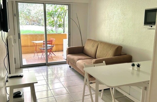 Fabron Apartment | Apartment in complex with pool and tennis court