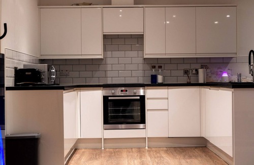 Wallington North Apartment | Apartment in Croydon - 1 Min walk to Train