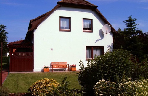Misselwarden Apartment | Apartment in Engbüttel with Large Garden