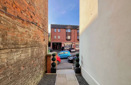 Gloucester Apartment | Apartment in Gloucester Quays-Apartment Three