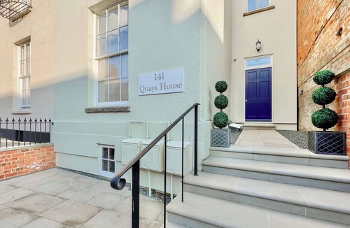 Gloucester Apartment | Apartment in Gloucester Quays-Apartment Three
