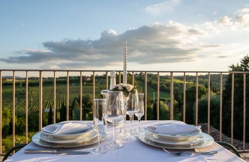 Siena Apartment | Apartment in historic Villa "Le Contrade": view & authentic hospitality in Siena