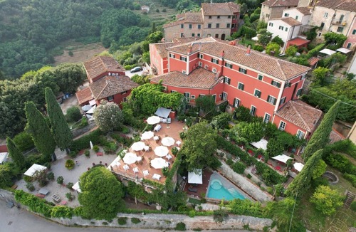 Buggiano Apartment | Apartment in eighteenth-century villa