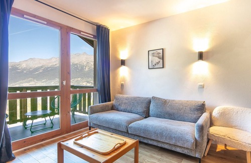 Valfrejus Apartment | Apartment in Modane with Ski Slope Access