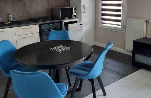 Scientrier Apartment | Apartment in the center of the village and 5 minutes from the A40