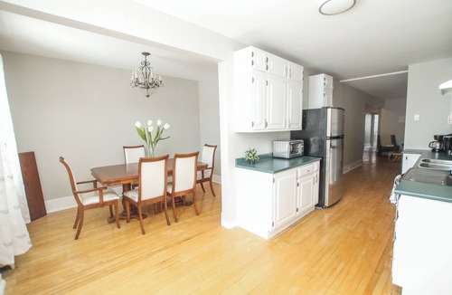 Cornwall Apartment | Apartment in the downtown area. Close to shopping and restaurants.