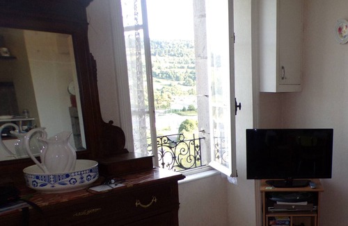 Murat Apartment | APARTMENT IN THE HEART OF THE MOUNTAINS OF CENTRAL SOLID