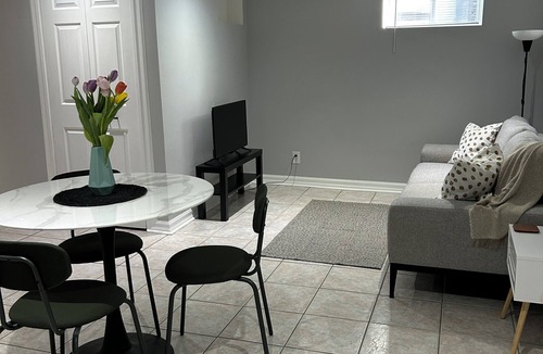 Woodbine - Lumsden Apartment | Apartment in Toronto, cozy two bedroom in the heart of East York