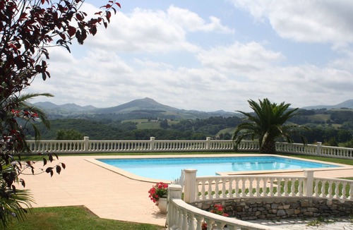 Hasparren Apartment | apartment in villa 4 people - Free Wifi