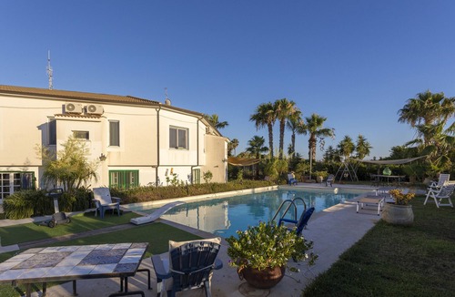 Marinella di Selinunte Villa | Apartment 'In Villa Templi Selinunte' with Sea View, Wi-Fi and Air Conditioning