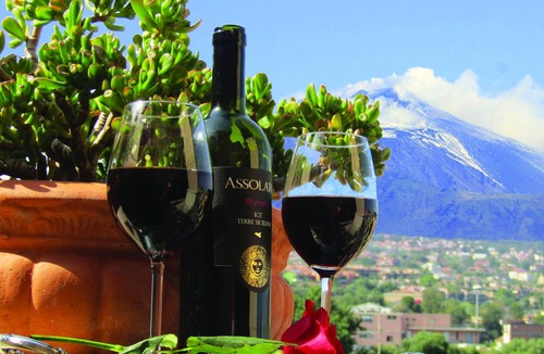 Ognina Apartment | Apartment in Villa Liberty with garden overlooking Etna and near the sea