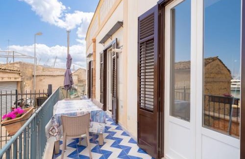 Palermo Villa | Apartment in Villa Storica Lanterna sul Mare Palermo