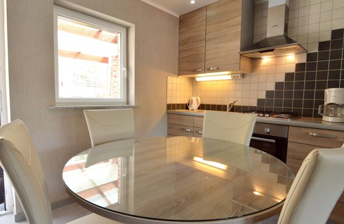 Zell Apartment | Apartment in Zell near Mosel River & Vineyards