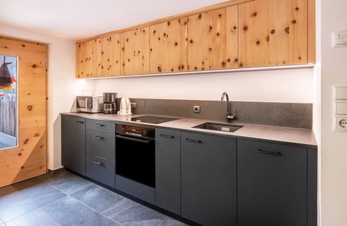 Madonna di Senales Apartment | Apartment 'Innerforchhof Schnals' with Mountain View, Private Terrace and Wi-Fi