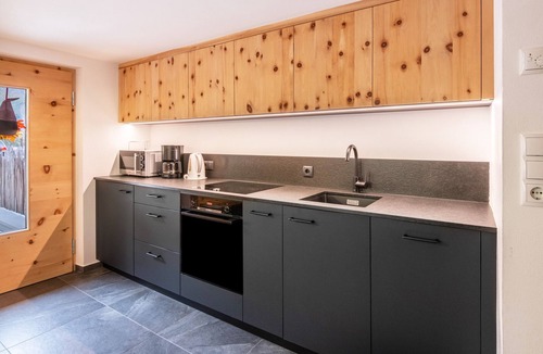 Madonna di Senales Apartment | Apartment 'Innerforchhof Schnals' with Mountain View, Private Terrace and Wi-Fi
