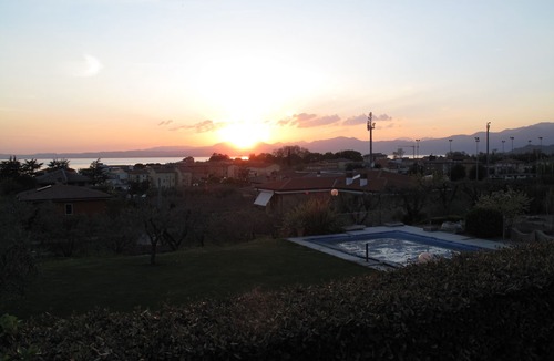Bardolino Apartment | APARTMENT INSIDE A VILLA, LARGE GARDEN WITH LAKE AND POOL VIEW