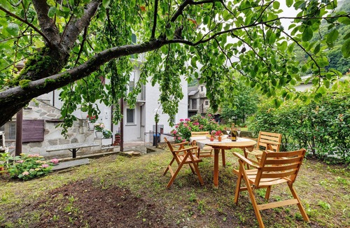 Valtellina Apartment | Apartment 'Isa' with Mountain View, Wi-Fi and Air Conditioning
