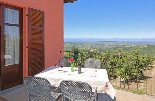 Albaretto della Torre Apartment | Apartment in the Langhe