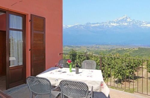 Albaretto della Torre Apartment | Apartment in the Langhe