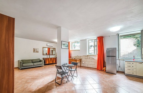 Carpignano Salentino Apartment | Apartment Civico 32 - Gardens & Shared Pool, Carpignano Salentino, Italy