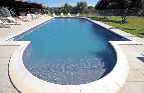 Castagneto Carducci Apartment | Apartment with pool in a family farmhouse on the Tuscan coast.